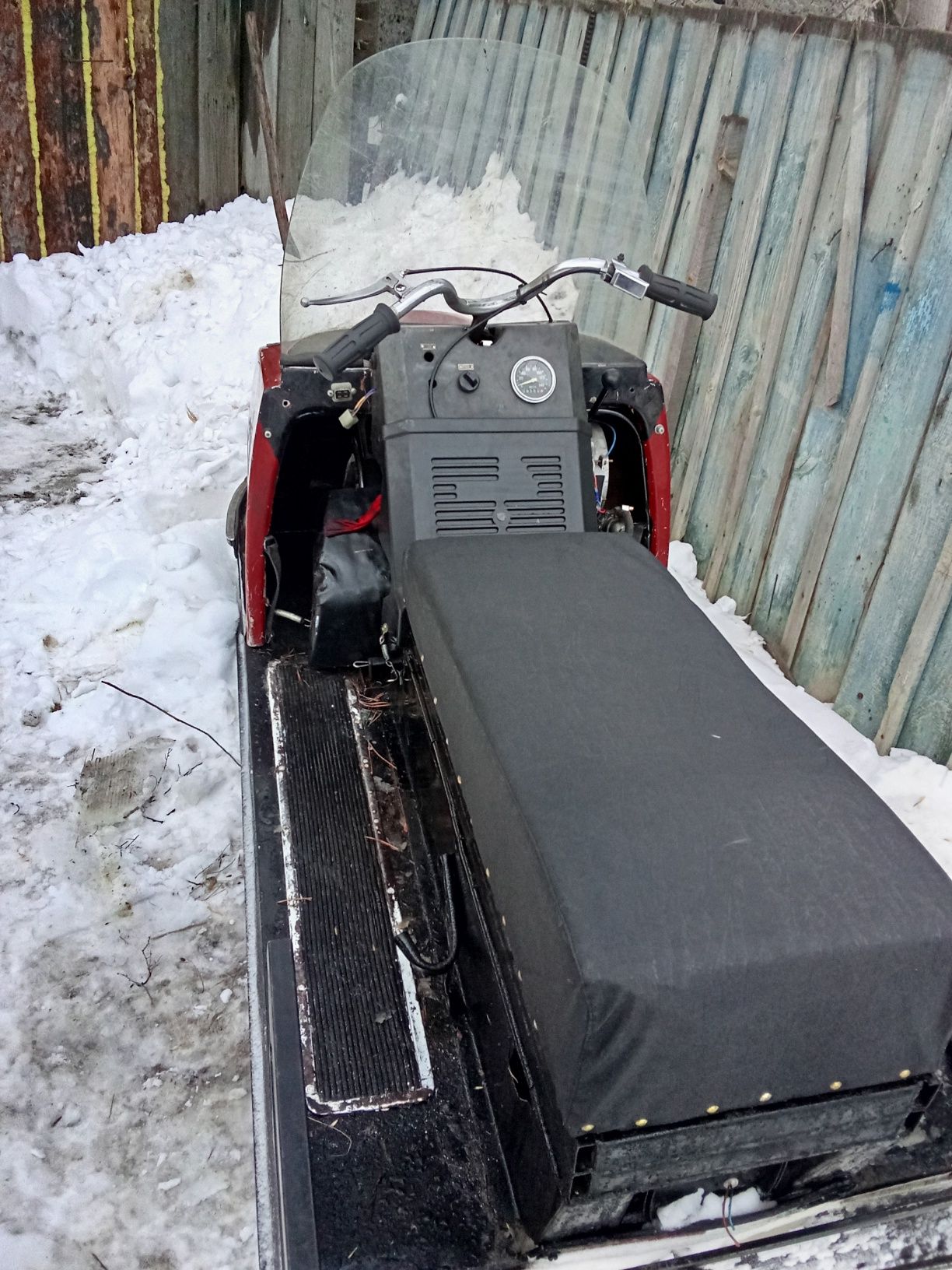 Продам снегоход буран