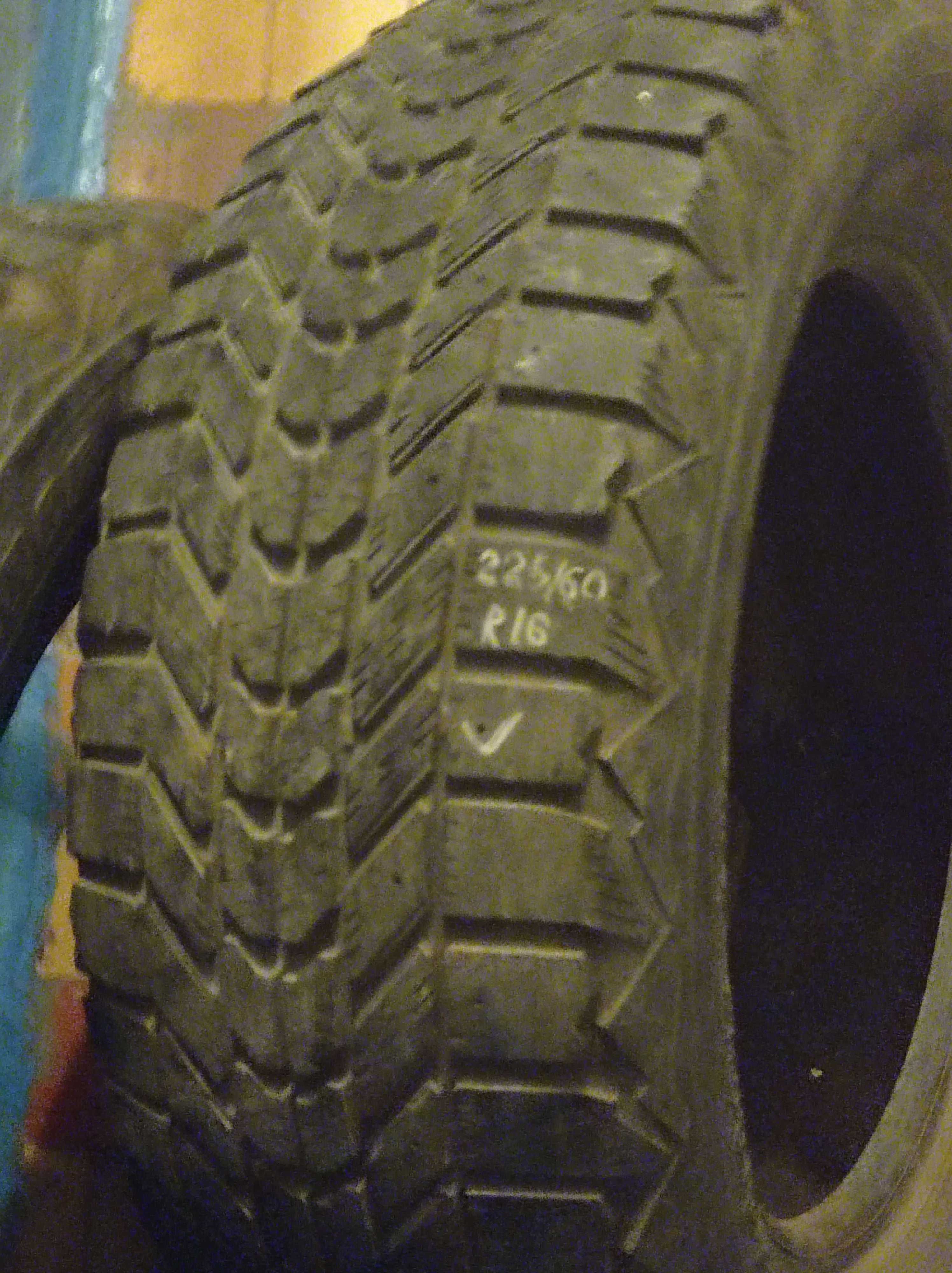 Продаю шины 225/60 R16 Не дорого в хорошем состоянии.