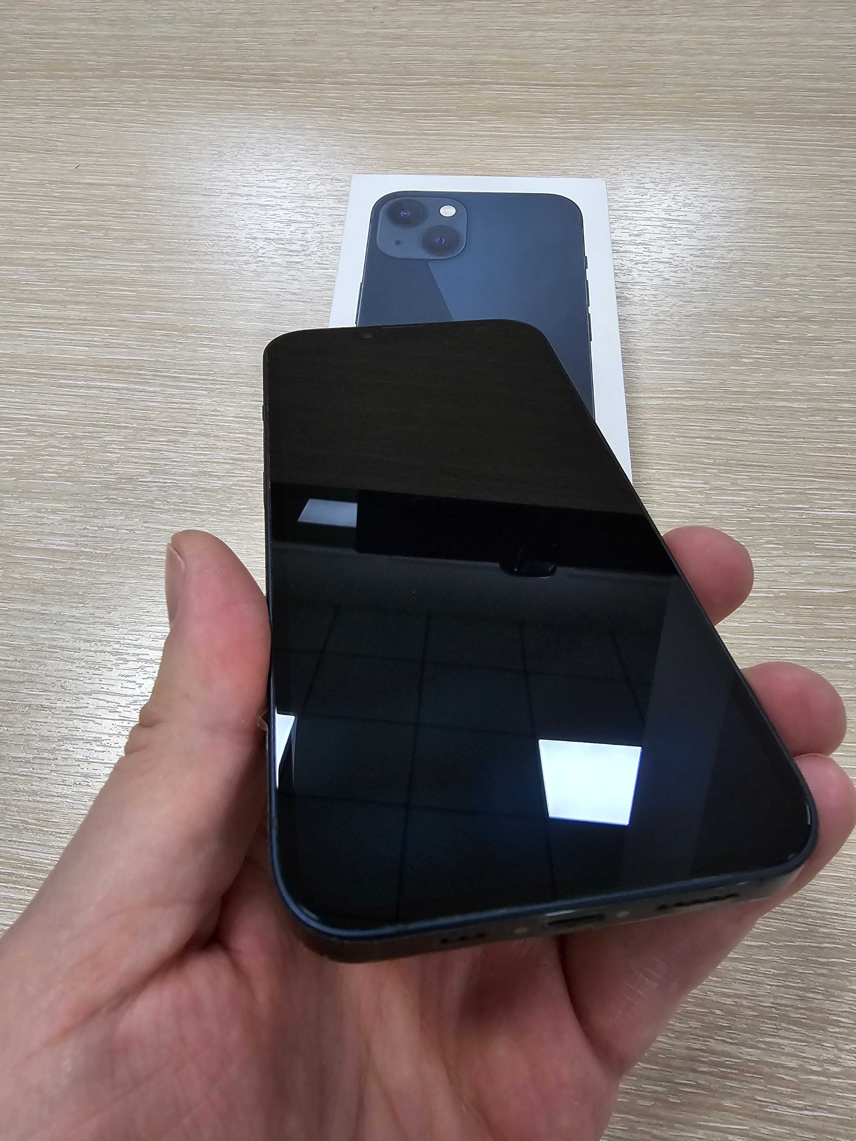 iPhone 13, 128 Gb в хорошем состоянии.