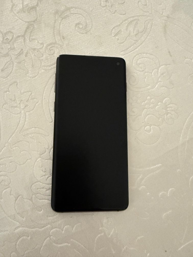 Samsung S10 с документами