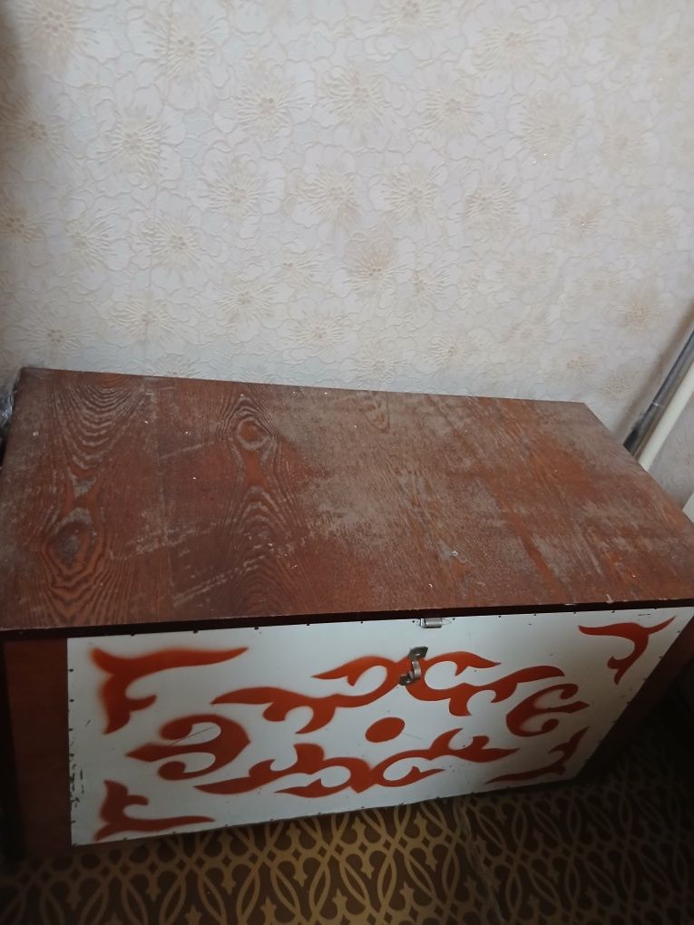 Сандык сатылады бұрынғы жалайыр оте жаксы.
