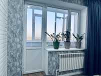 Продам пластиковую раму с дверью