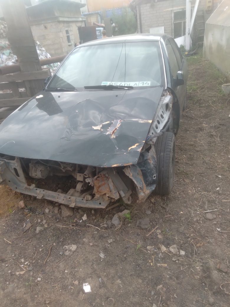 Kia Sephia 1994 г/в в аварийном состоянии.