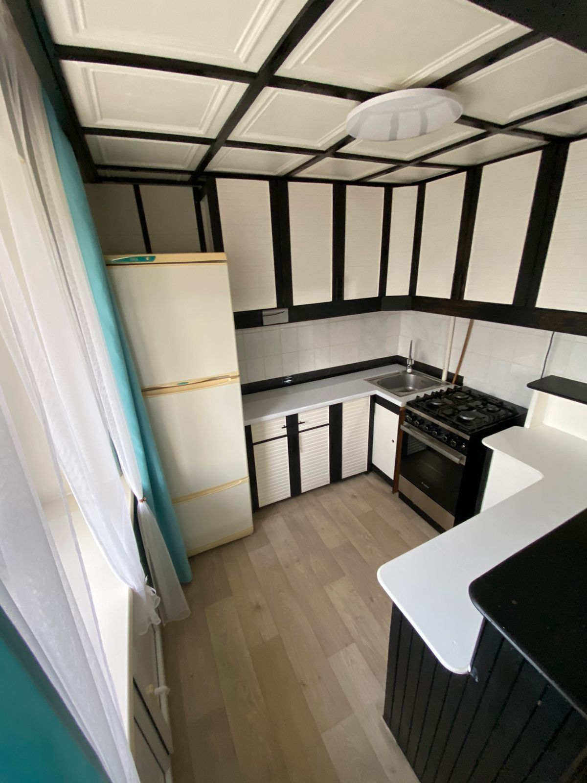 Продам 3-х комнатную квартиру 58 кв.м,  4/5 эт, центр
