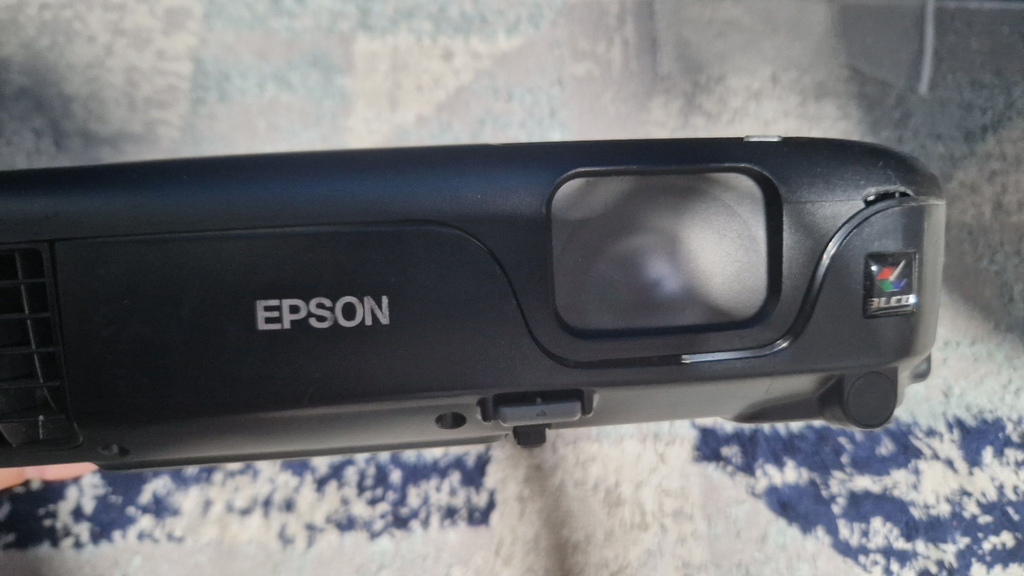 Продам проектор EPSON. Состояние идеальное. Качество рисунка отличное.