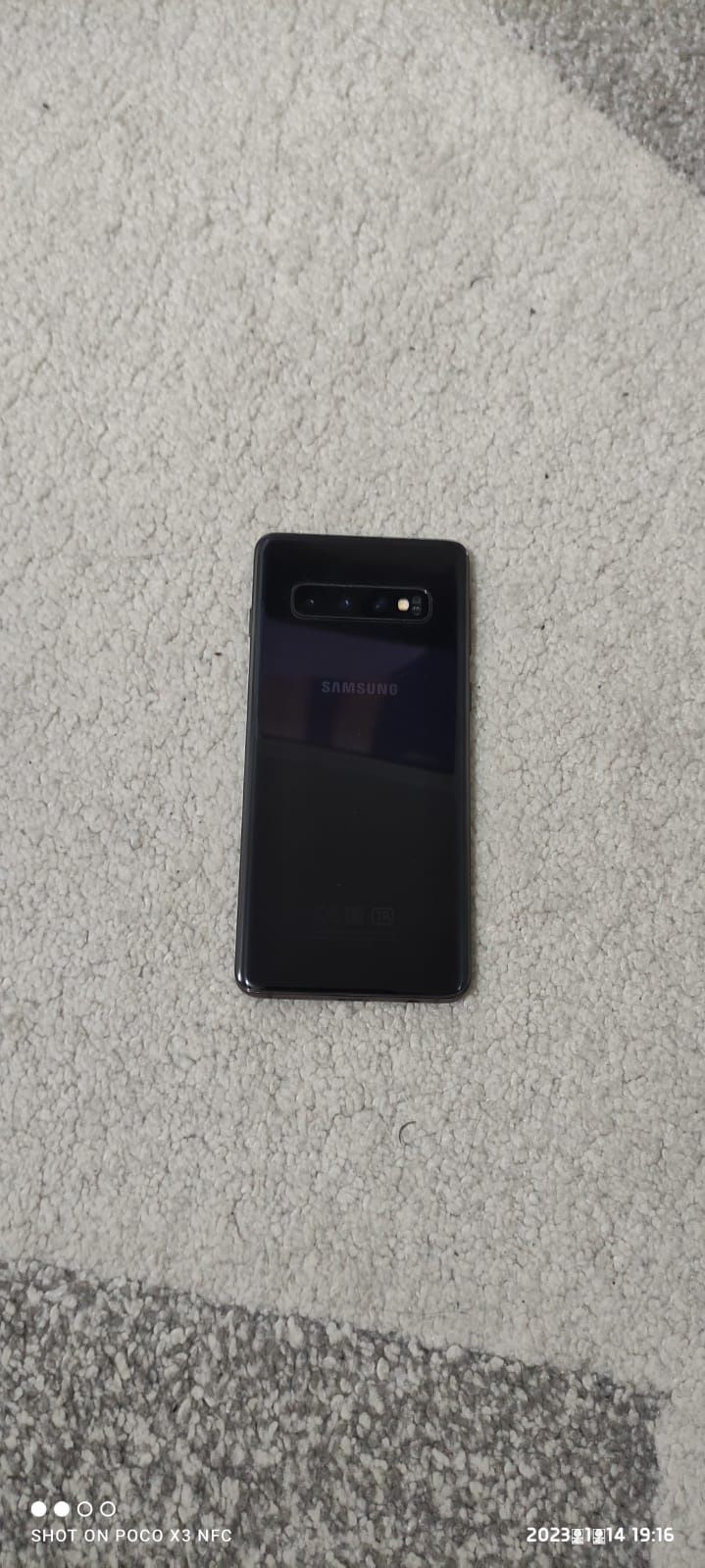 Продам сотовый телефон Samsung S10