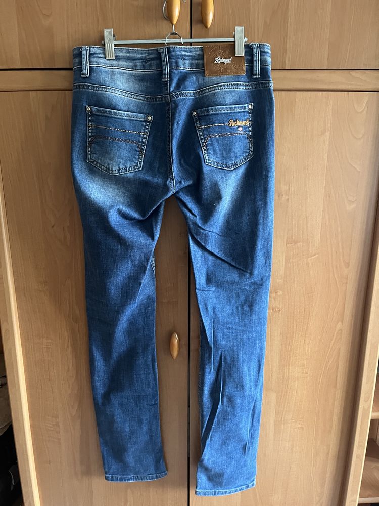 Продам женские джинсы