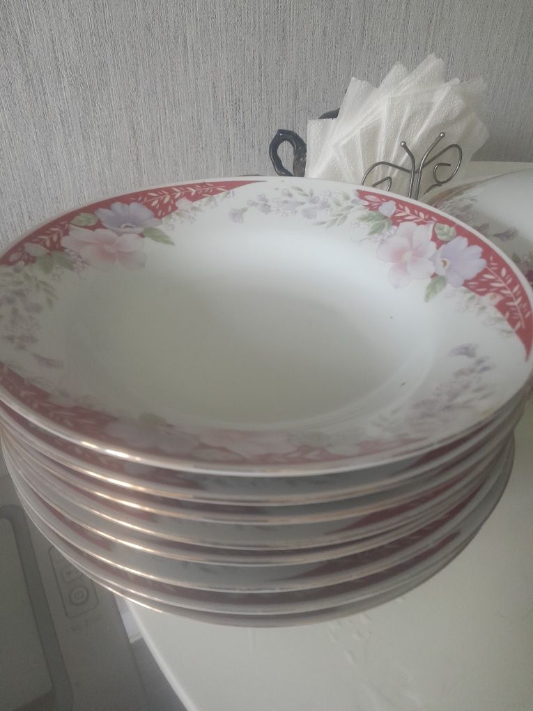 Продам столовый набор б/у