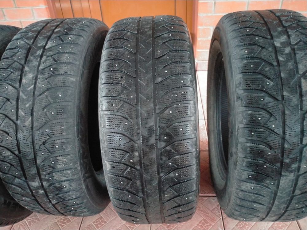 Зимние шины 285/60/R18 Bridgestone