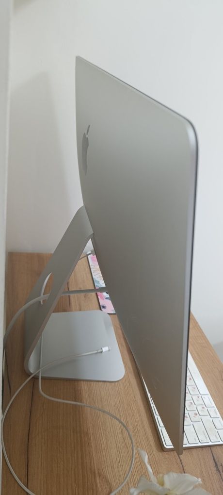 Моноблок Apple iMac 21.5 Retina 4K