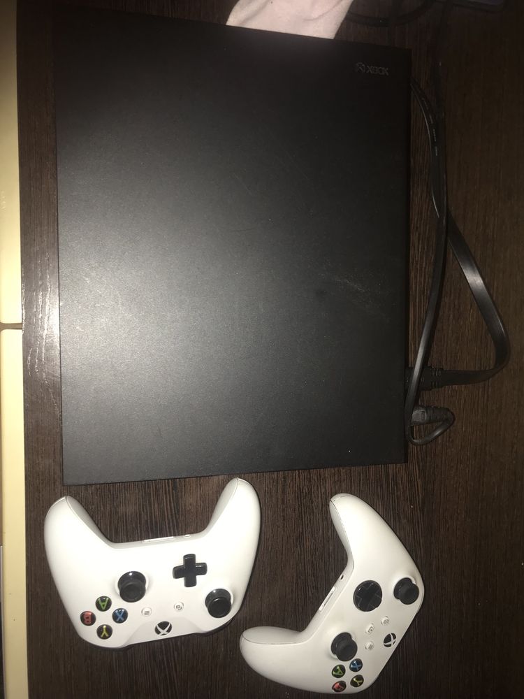 Продам Xbox one x 1 терабайт. Обмен на ноутбук.