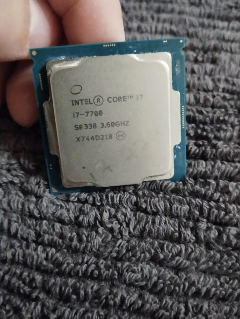 процессор INTEL CORE i7 7700
