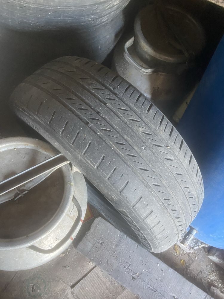Продам летнюю резину 215/65R16