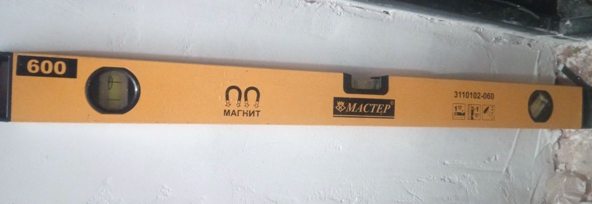 Уровень строительный с магнитом