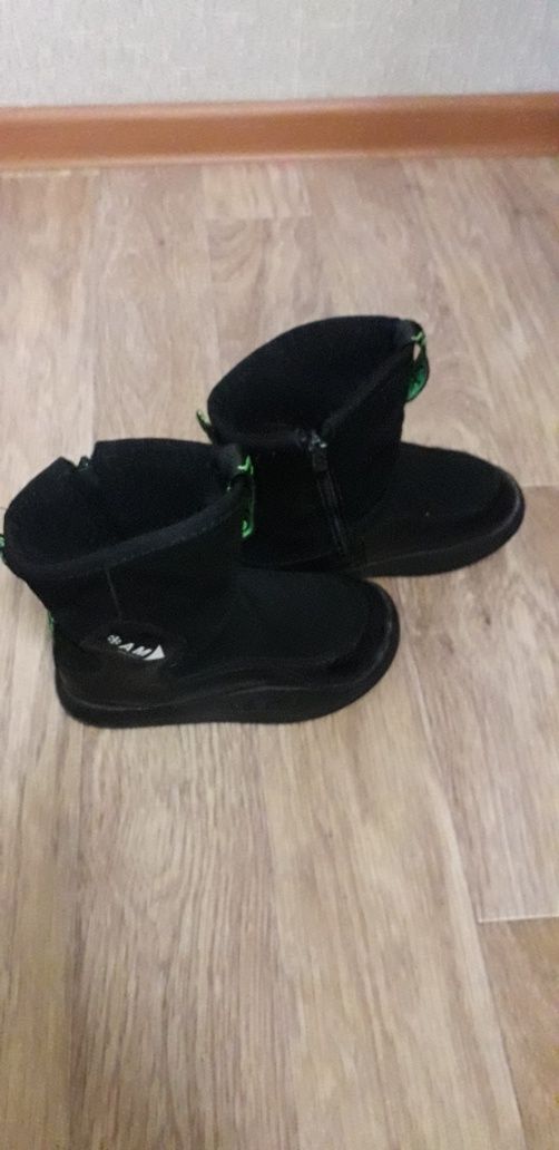 Продам детские угги