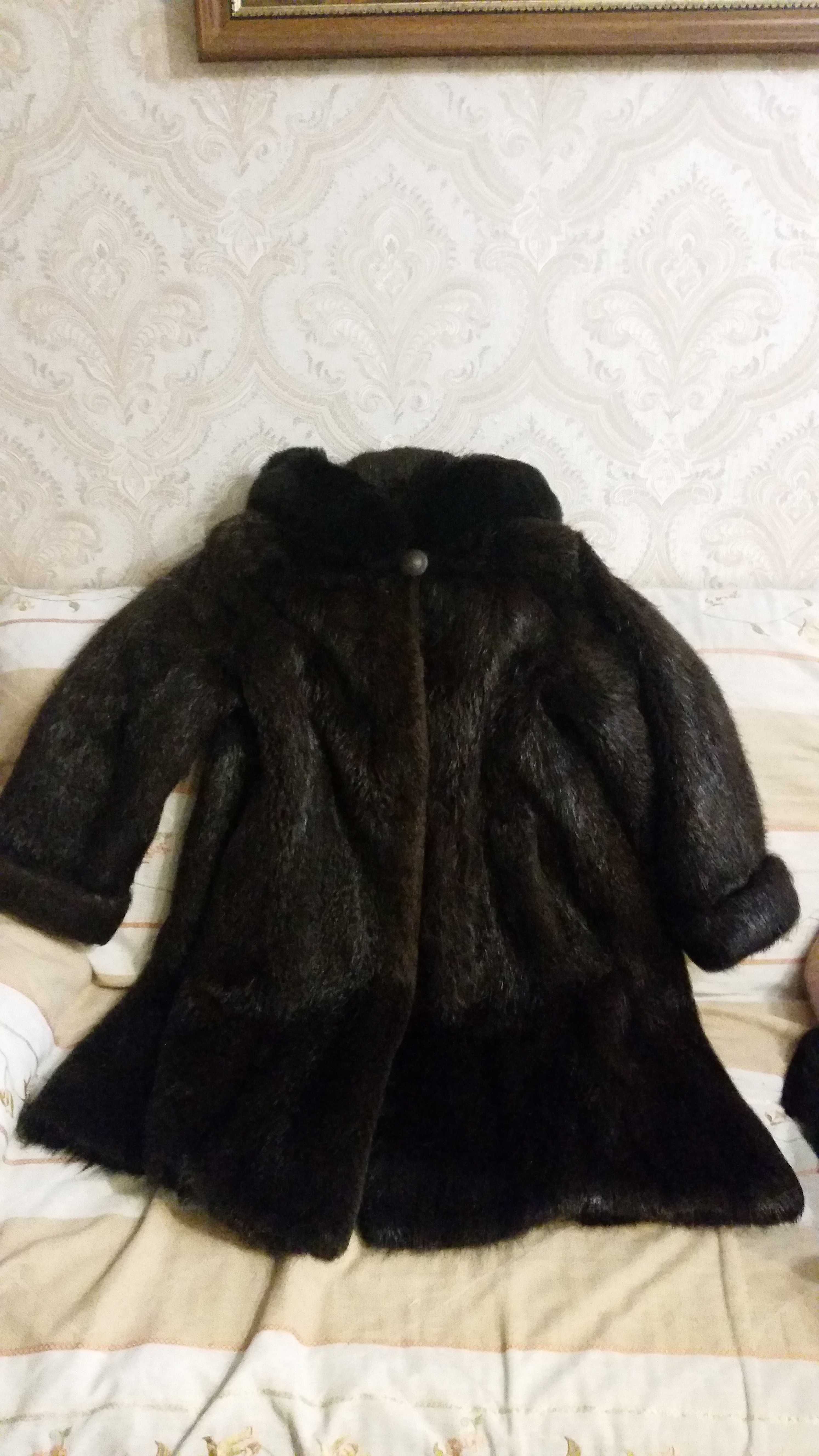 Шуба. Мех нутрия. С дефектом