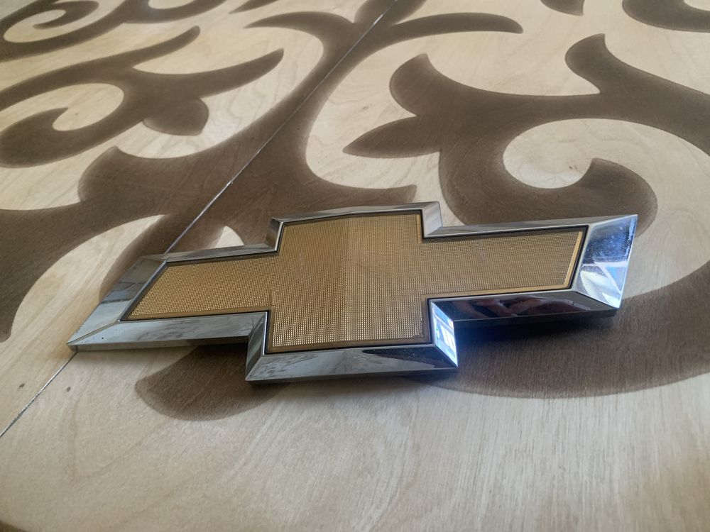 Chevrolet логотип на решетку радиатора.Значок/шильдик/эмблема шефролет