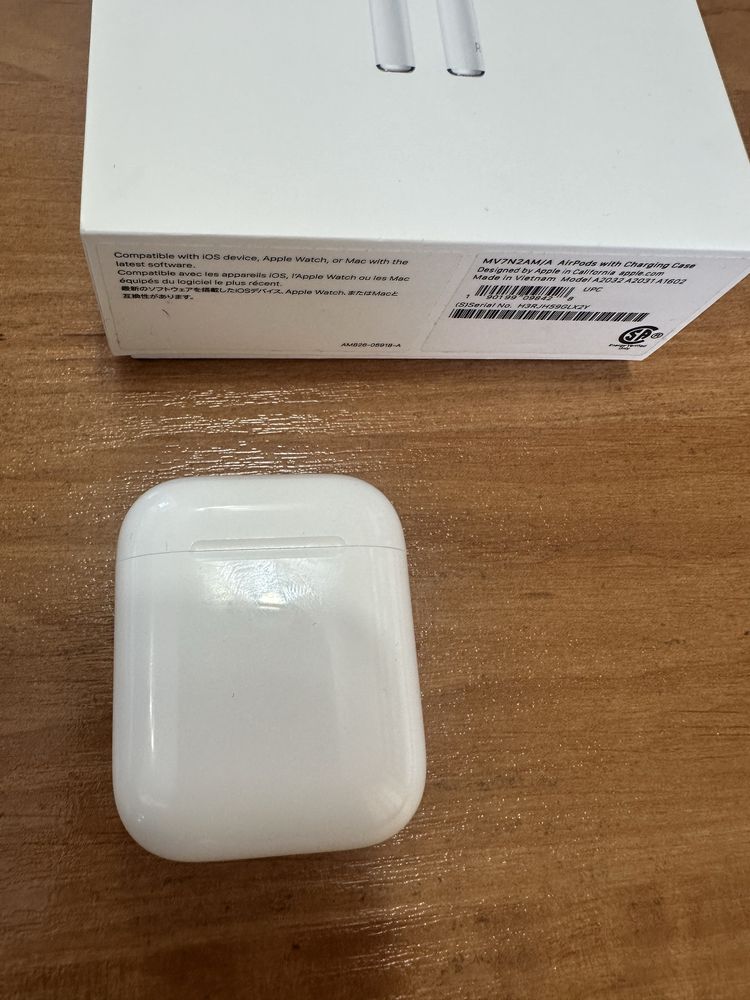 Кейс и Наушник airpods 2 на запчасти