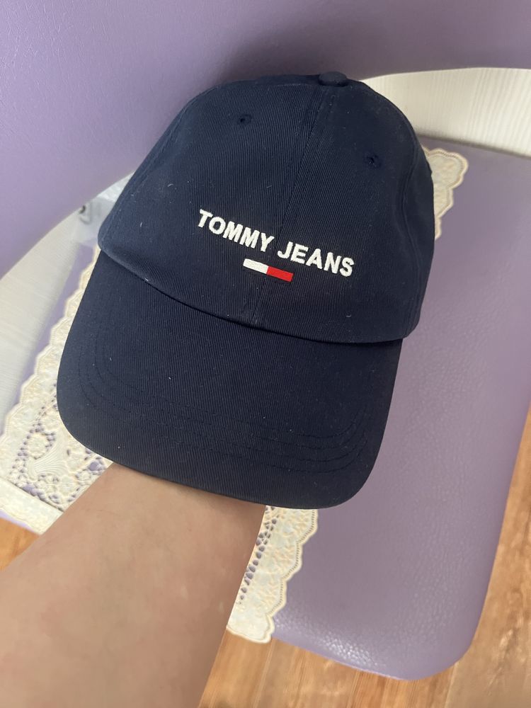 Tommy Hilfiger one size nike kangol adidas calvin hugo armani karl ea7