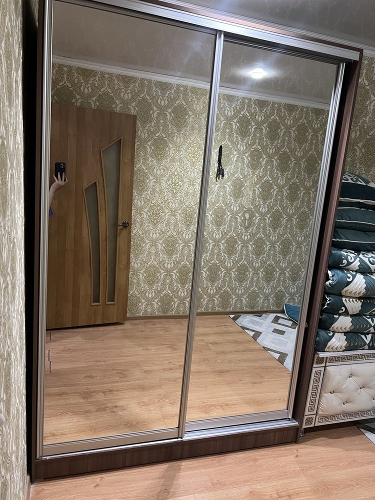Продам прихожку  и шкаф купе с зеркальным фасадом
