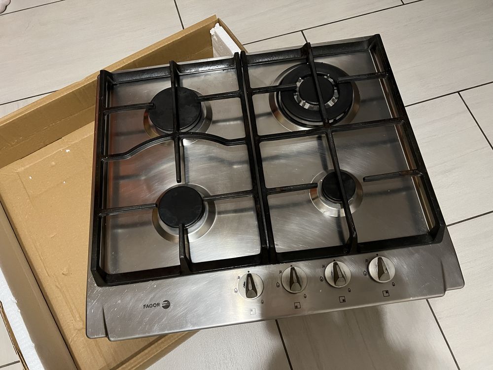 Продам газовую плиту