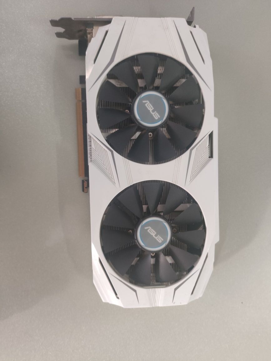 Продается видеокарта 1060 3гига в хорошем состоянии не шумит