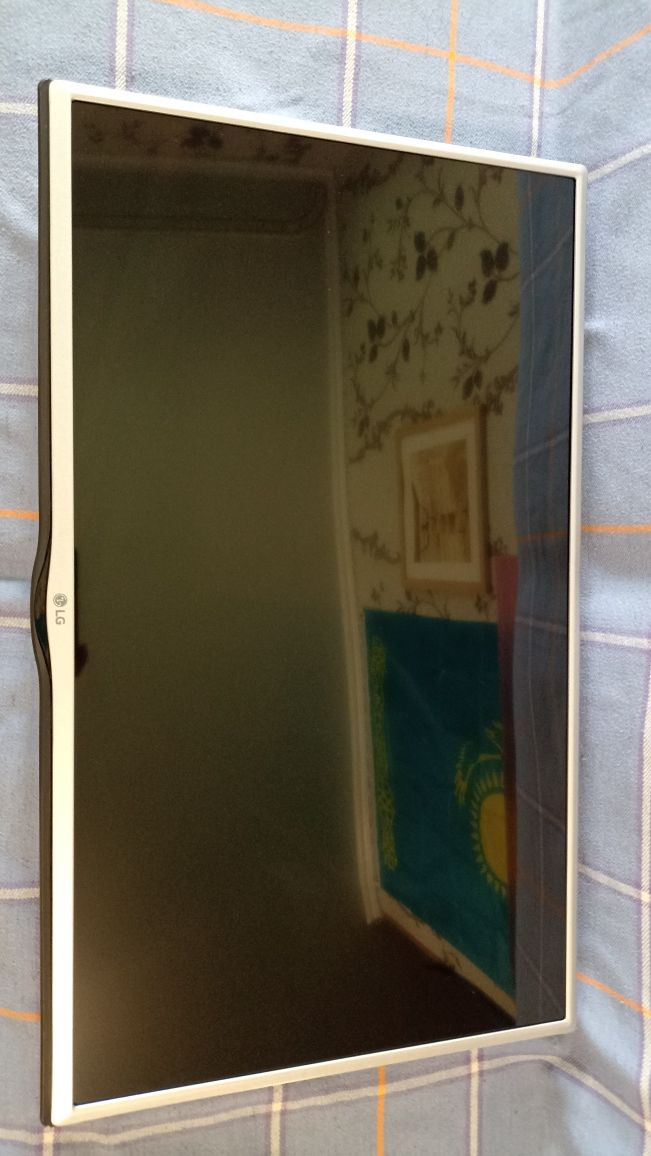 LG 32LF550U.  81см. гарантия 12 мес.