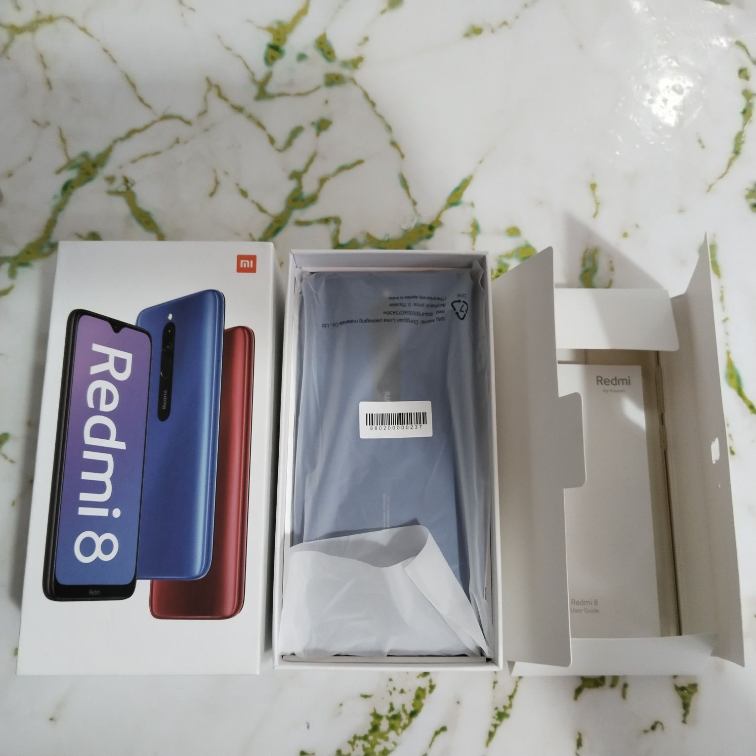 Продам смартфон Ксяуми redmi 8, почти новый