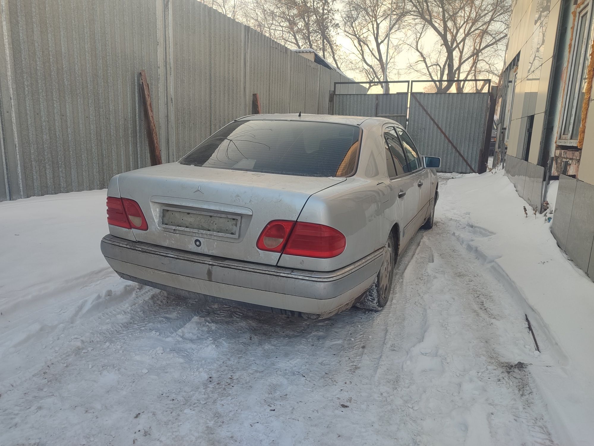 По запчастям продаётся Мерседес Е230 Е200 Е280 W210 лупар
