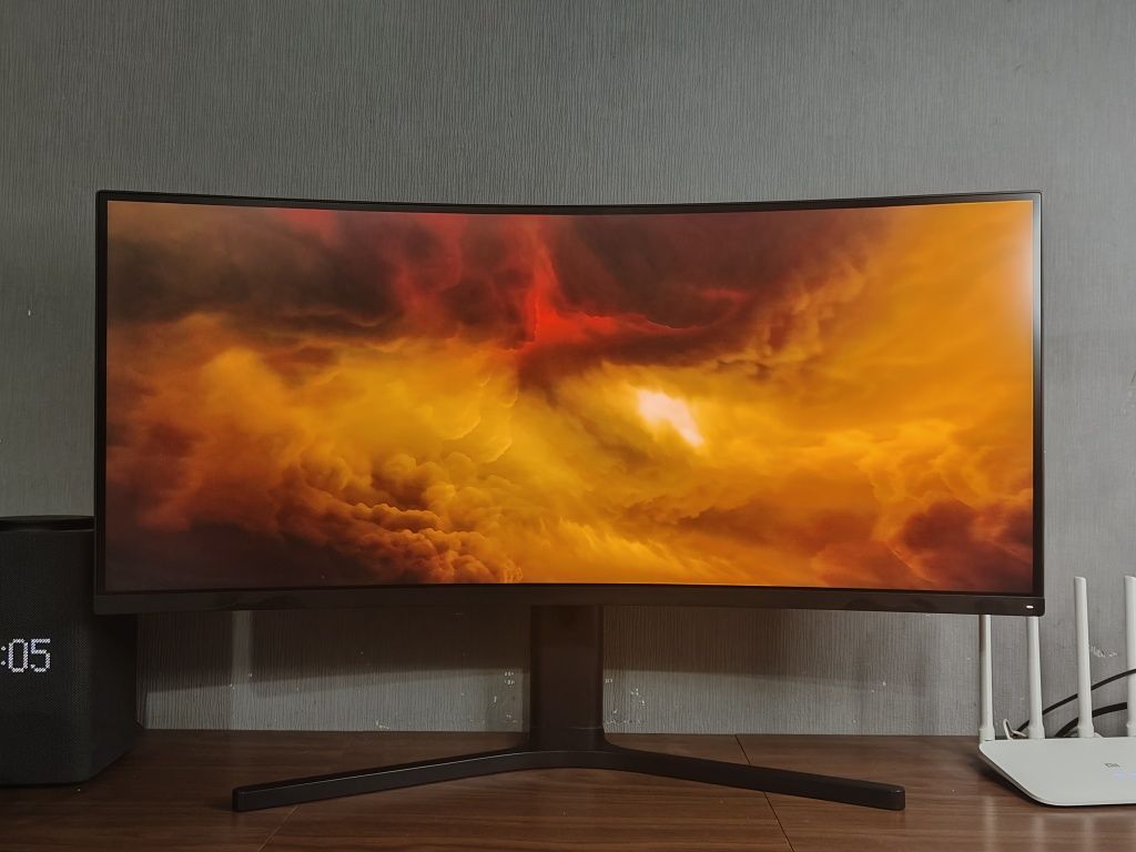 Продам Монитор Xiaomi Mi Curved Gaming XMMNTWQ34 черный