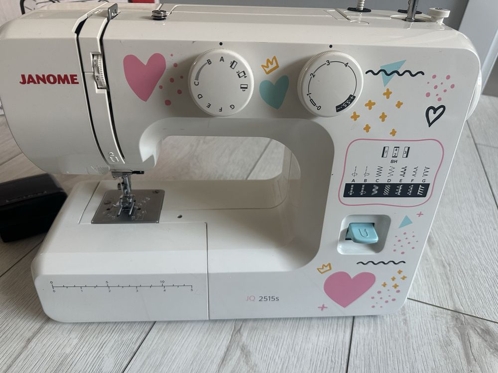 Швейная машинка Janome JQ 2515s почти новая в идеальном состоянии