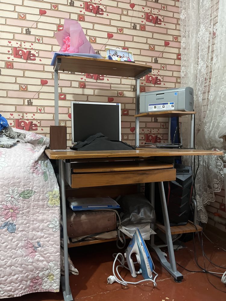 Компьютерный стол