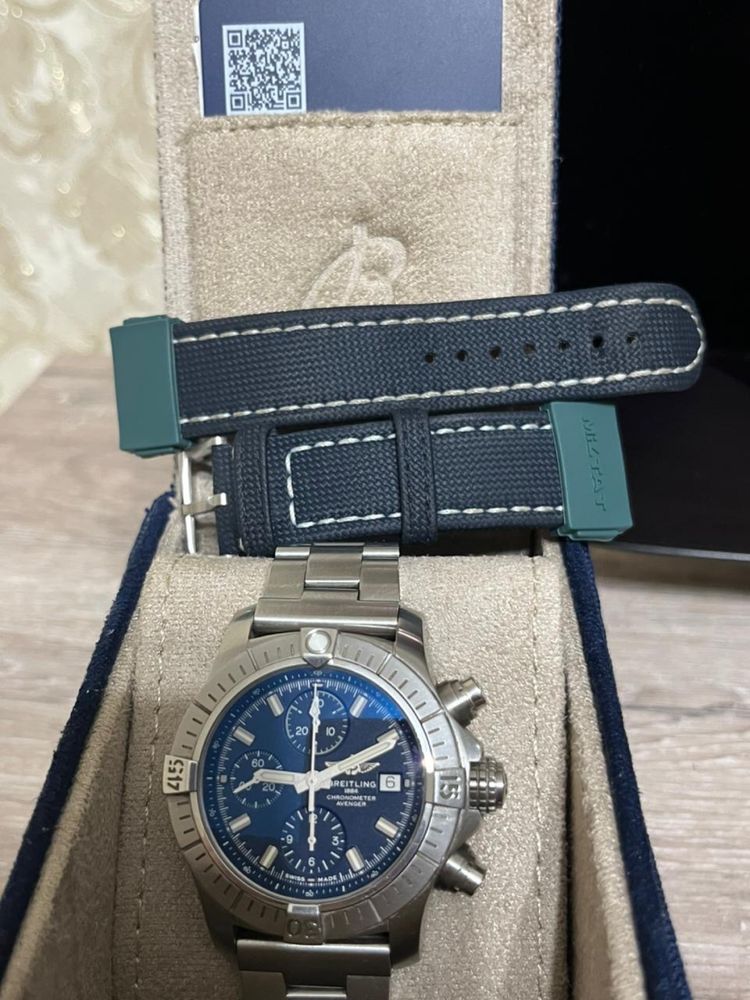 Часы breitling avenger 43 chronograph