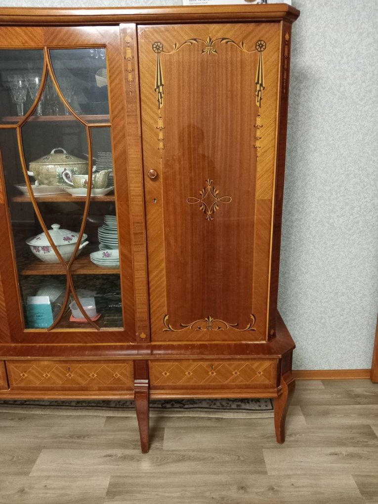Продам комплект  в гостиную.