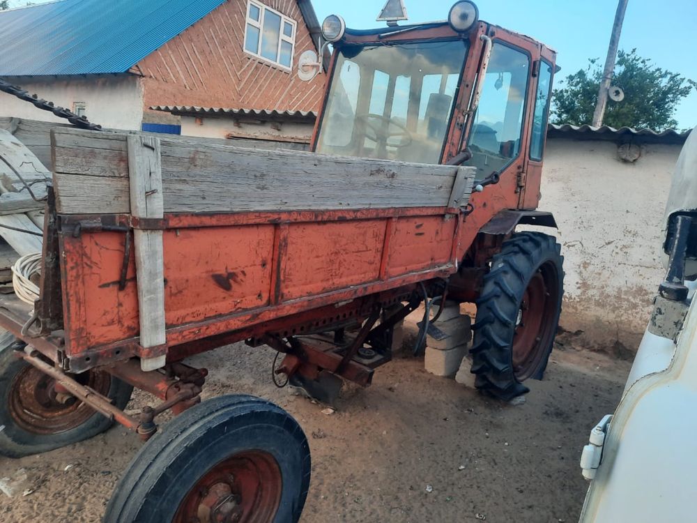 Продам трактор Т16, с косилкой и с толкаем сена
