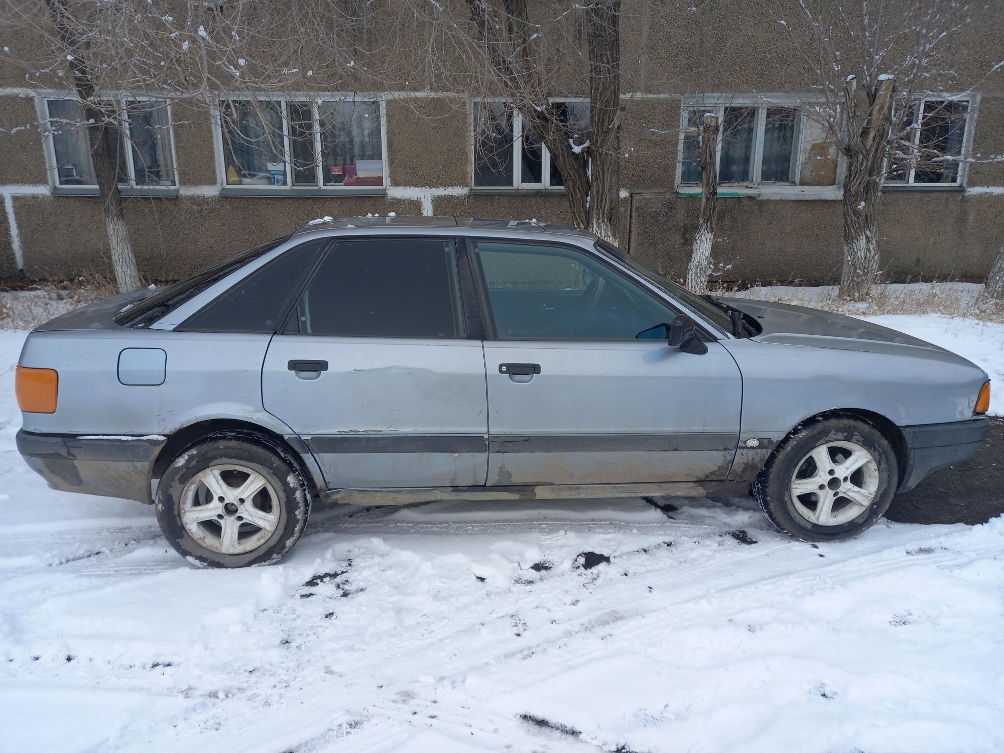 Продаю Ауди 80 в среднем состояние  1988 г.в 1.8 моновпрыск  на ходу