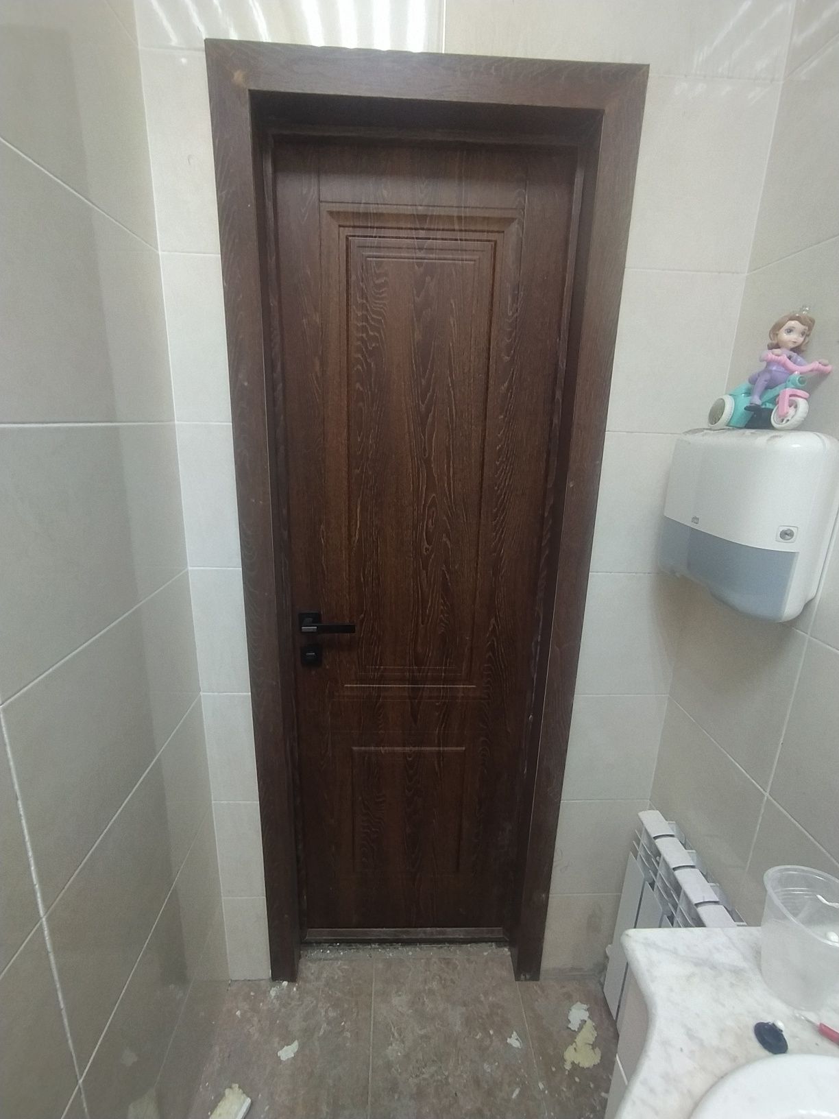 Установка межкомнатных двереи