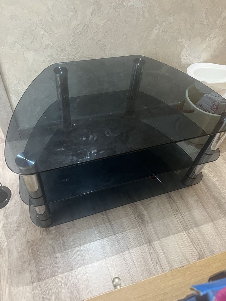 Продам стеклянную тумбочку
