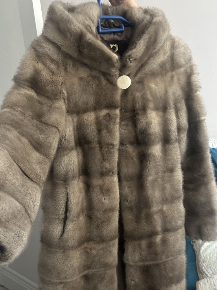 Продам норковую шубу
