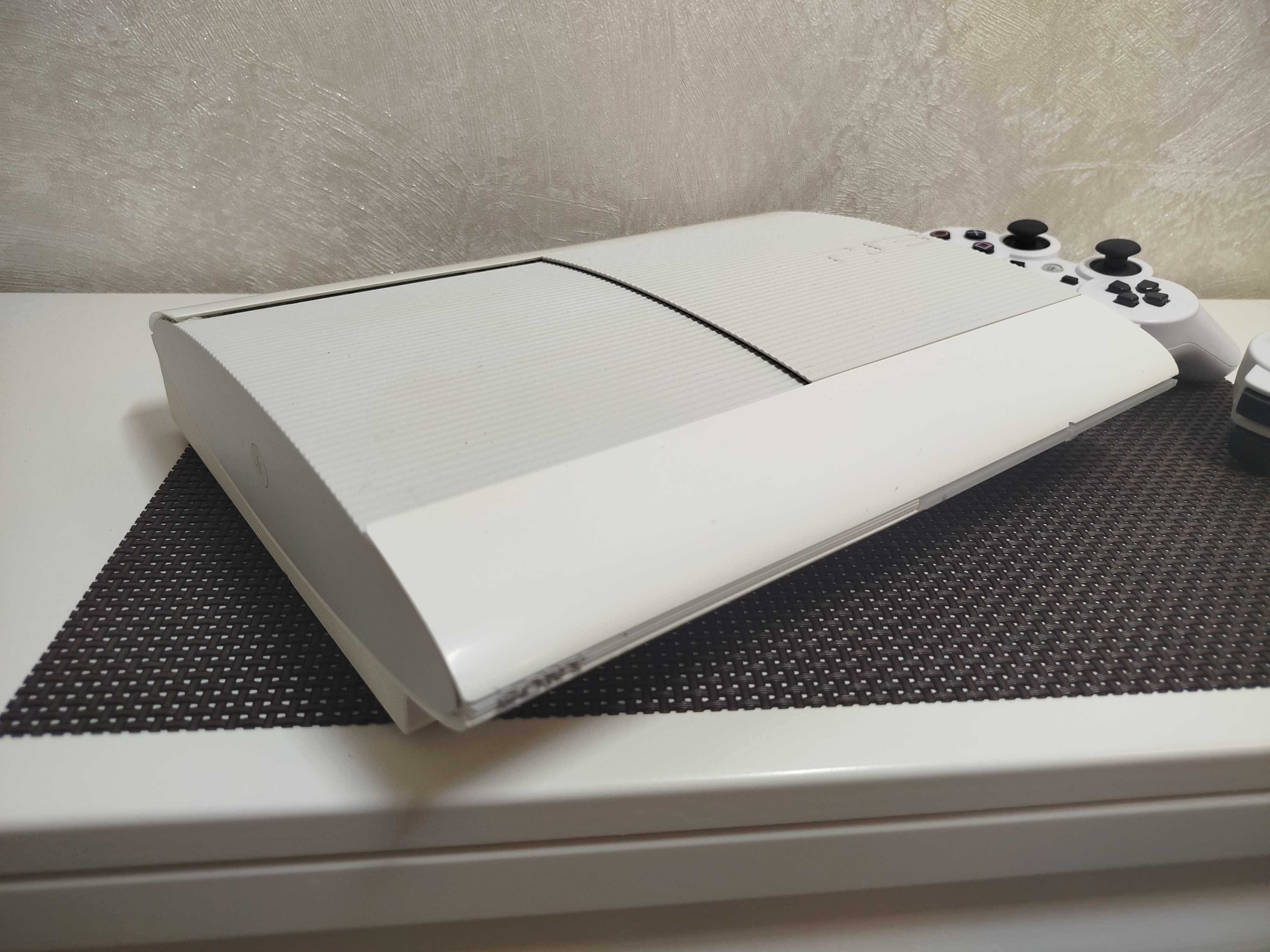 Playstation 3 Super Slim White