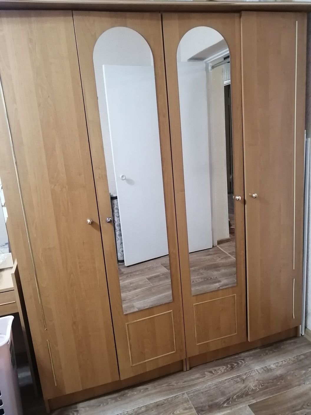 Продам спальный гарнитур, цвет ольхи б/у в хорошем состоянии.