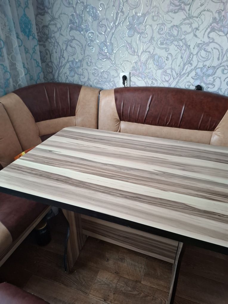Продам кухонную зону.