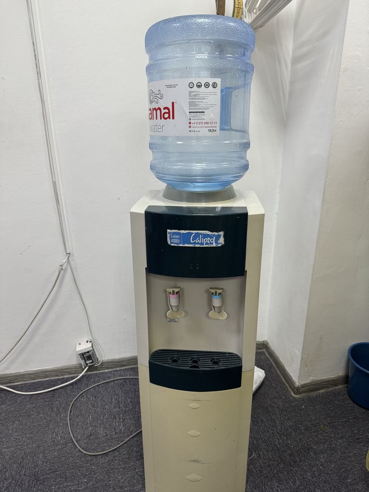 Продам кулер для воды с бутылью