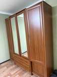 Продается старый шкаф из дерева
