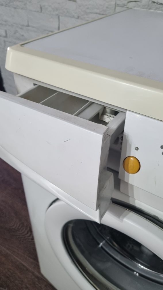 Продаю стиральную машинку Indesit , б/у, цена 40000тг, торг уместен