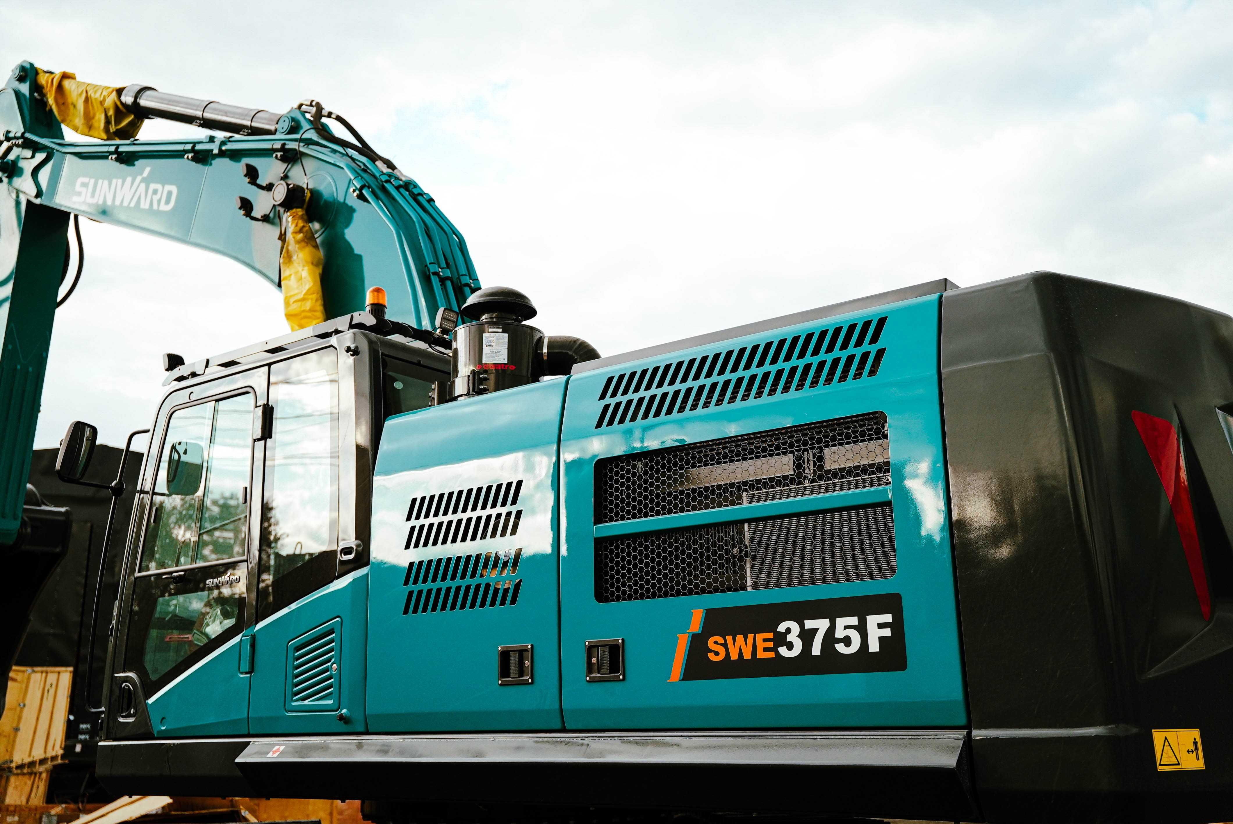 Экскаватор SUNWARD 375F
