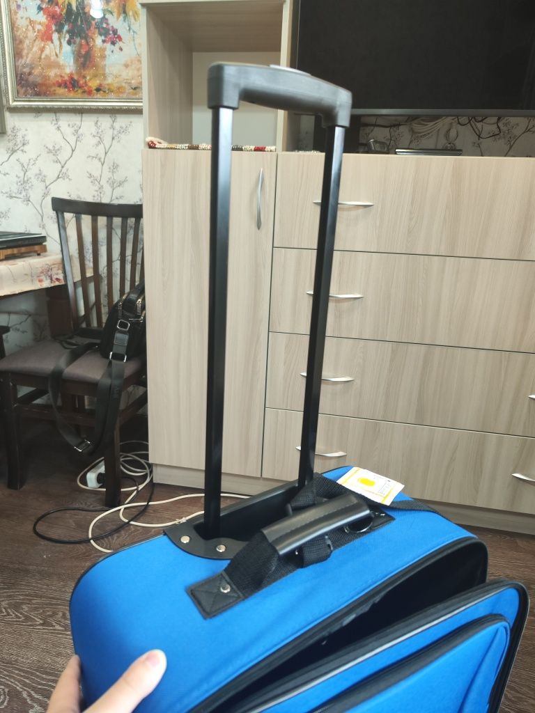 Чемодан 43л, новый. Доставка бесплатно!