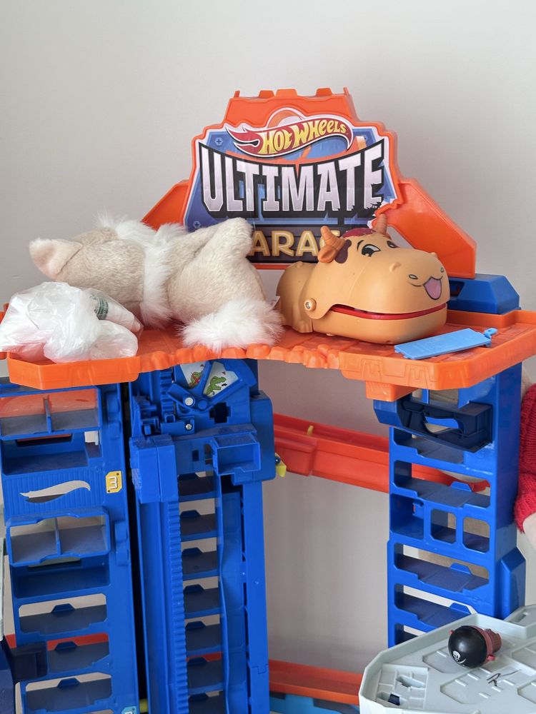 Продам Hot wheels гараж детский с динозавром