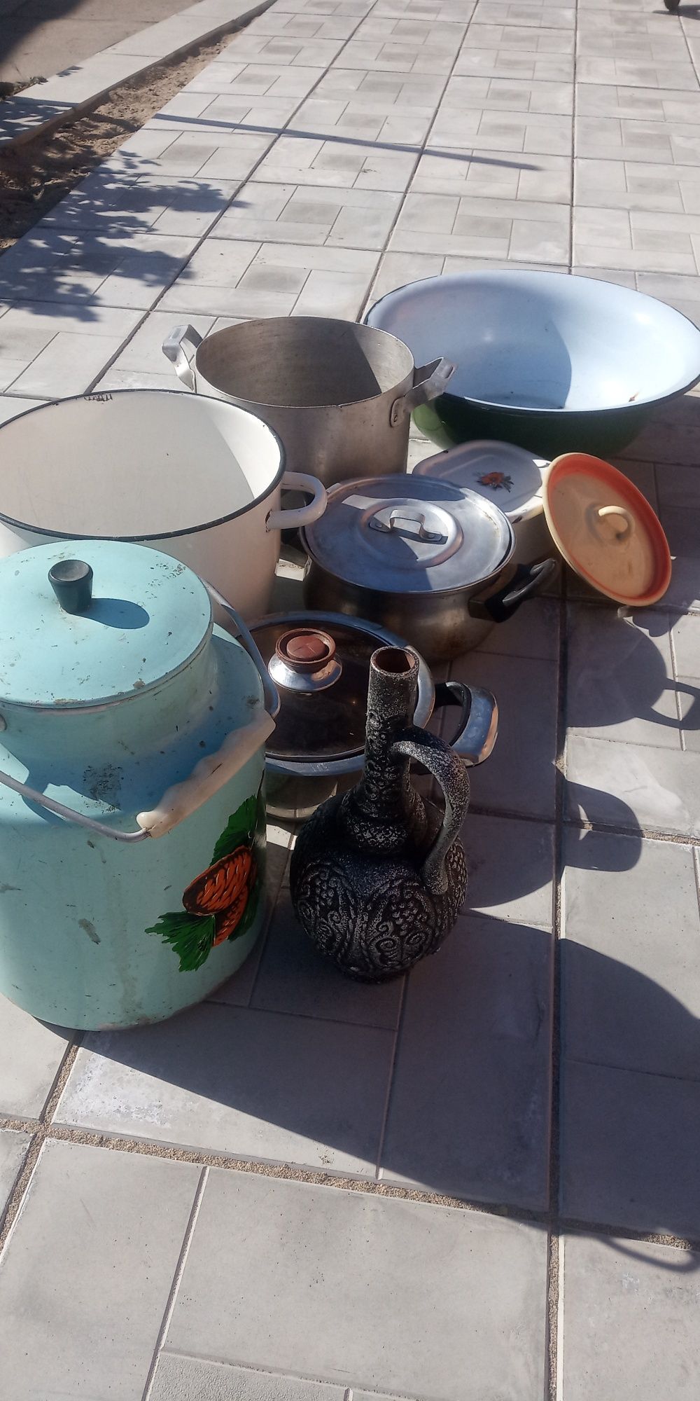 Посуда, сковородки, корзина,крышки
