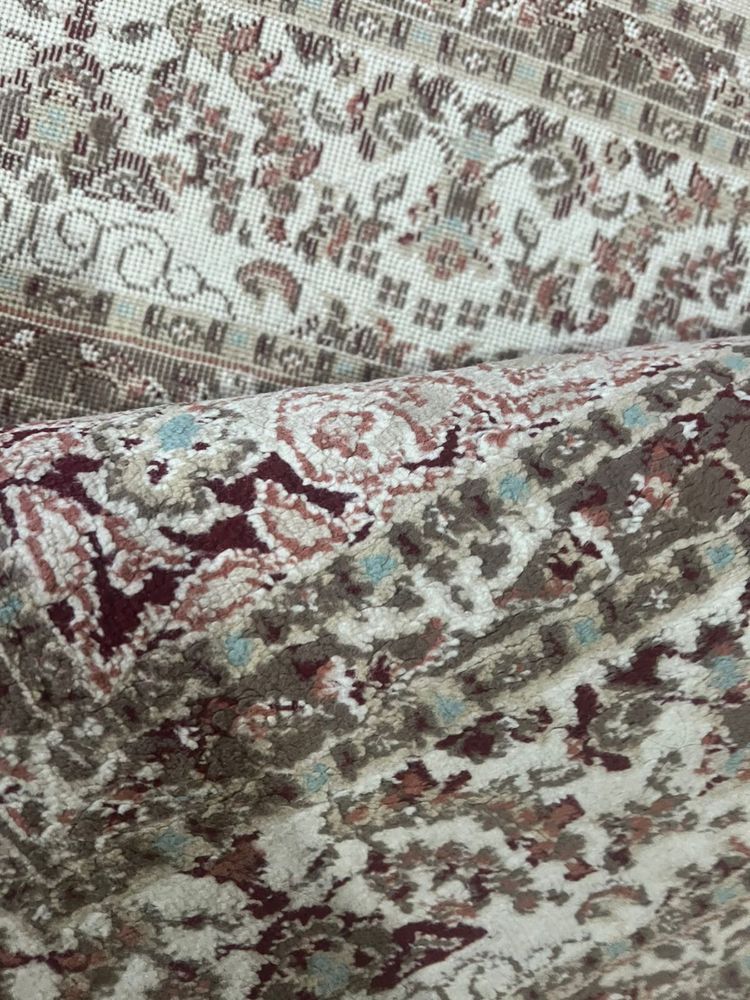 Ковер  150х230 в отличном состоянии
